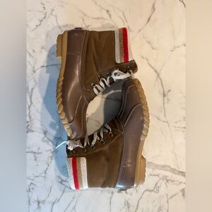 Nautica women’s size 10 tan snow rain duck boots in good used condition